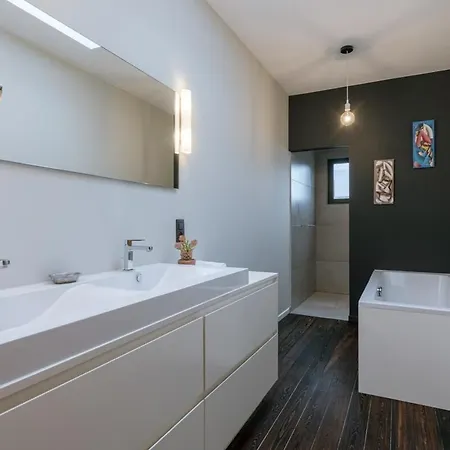 Huswell - Charming Urban Retreat, 15 Minutes From Station * Antwerp